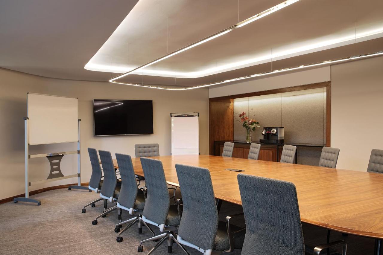 The Houghton Hotel, Spa, Wellness & Golf Joanesburgo Exterior foto Boardroom at the London Business School