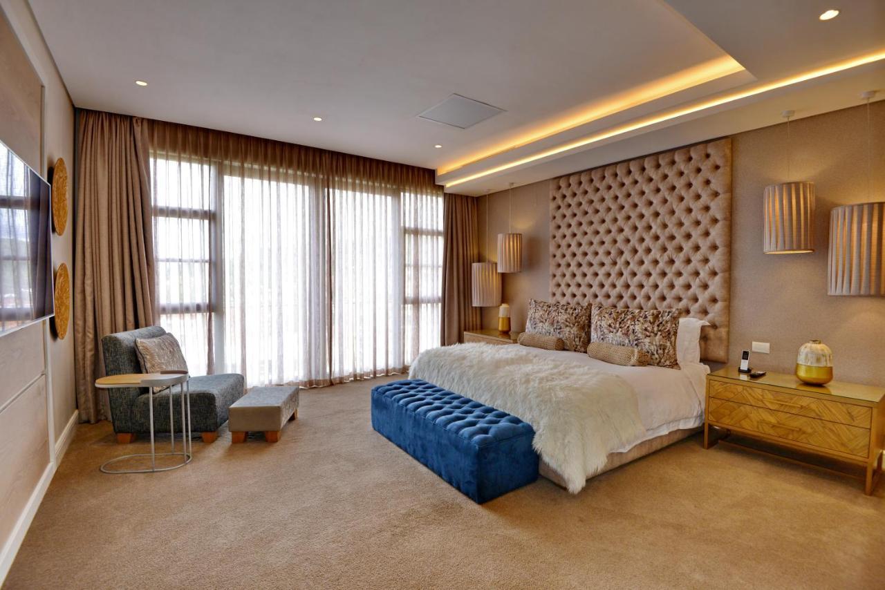 The Houghton Hotel, Spa, Wellness & Golf Joanesburgo Exterior foto A bedroom