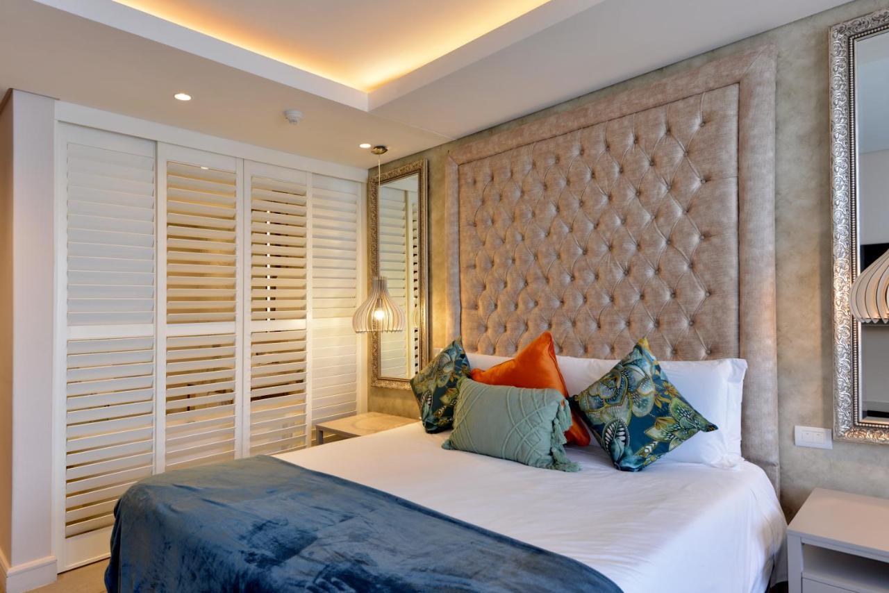 The Houghton Hotel, Spa, Wellness & Golf Joanesburgo Exterior foto A bedroom at the Cape Heritage
